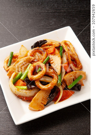 Stir-fried squid and bamboo shoots with xo sauce 107942659
