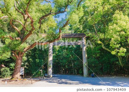 Nagoya Atsuta Shrine Main Gate (South Gate) 107943409