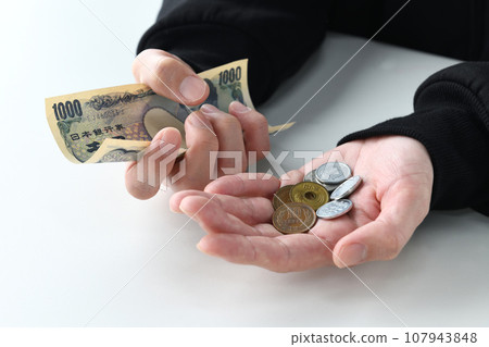Hand of a man with money troubles 107943848