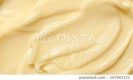 cream cream 107945231