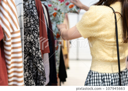 Women who enjoy shopping 107945663