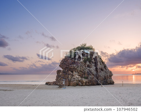 島根_稻佐海灘黃昏的壯麗景色 島根_稻佐海灘黃昏的壯麗景色 107946502