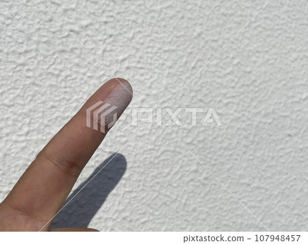Exterior wall with chalking phenomenon Exterior wall with chalking phenomenon 107948457