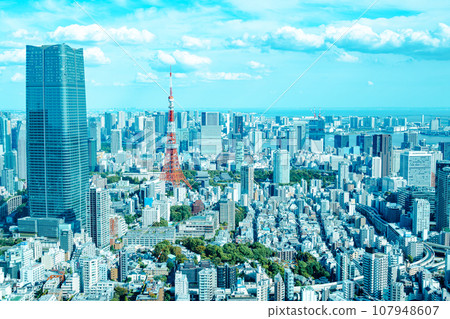 東京鐵塔和東京灣周圍的摩天大樓 從六本木俯瞰 2023.10 淺色 107948607