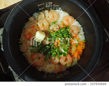 蝦子抓飯用電鍋煮 107950684
