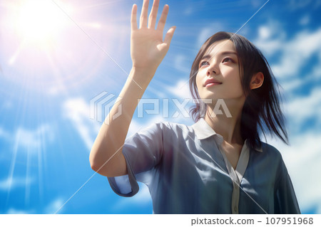 戶外紫外線防護 一位年輕的亞洲女性用手保護自己免受陽光照射。 <影像生成AI> 107951968