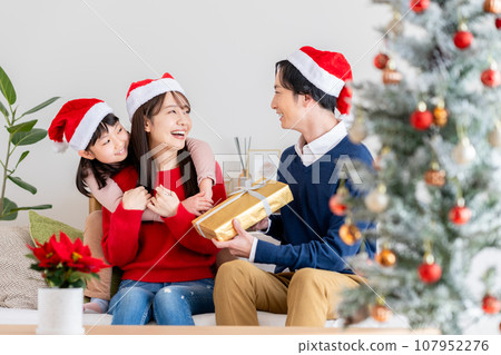 Christmas gift  107952276