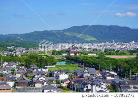古都全景、平城宮遺址、大極殿、若草山、東大寺 古都全景、平城宮遺址、大極殿、若草山、東大寺 107952772
