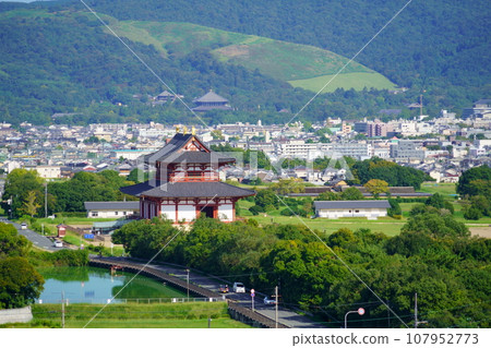 古都全景、平城宮遺址、大極殿、若草山、東大寺 古都全景、平城宮遺址、大極殿、若草山、東大寺 107952773