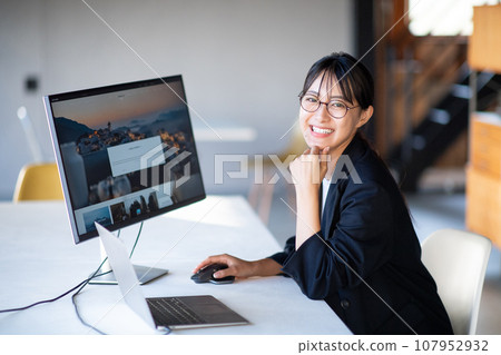 designer/engineer 107952932