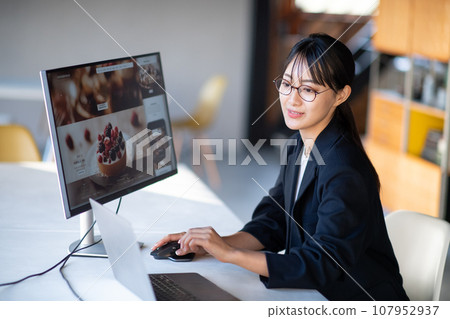 designer/engineer 107952937