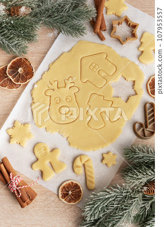 Christmas baking, gingerbread cookies 107953557