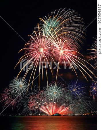 Hiroshima Minato Yume Firework Display 107954337