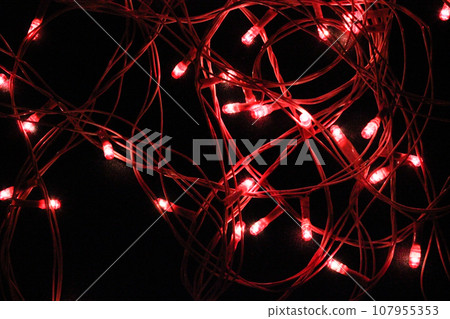 Light bulbs on dark background with selective focus Light bulbs on dark background with selective focus 107955353
