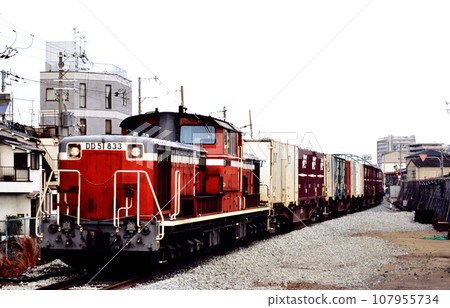 2002 DD51833 container freight train traveling through the old Jagusa Signal Station 2002 DD51833 container freight train traveling through the old Jagusa Signal Station 107955734