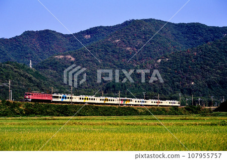 2002 Asuka EF81 tatami train running on the Sanyo Main Line 2002 Asuka EF81 tatami train running on the Sanyo Main Line 107955757