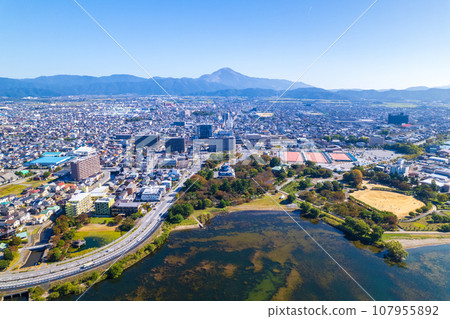 無人機攝影 | 長濱市琵琶湖畔的長濱城和伊吹山的空拍 | 滋賀縣長濱市 無人機攝影 | 長濱市琵琶湖畔的長濱城和伊吹山的空拍 | 滋賀縣長濱市 107955892