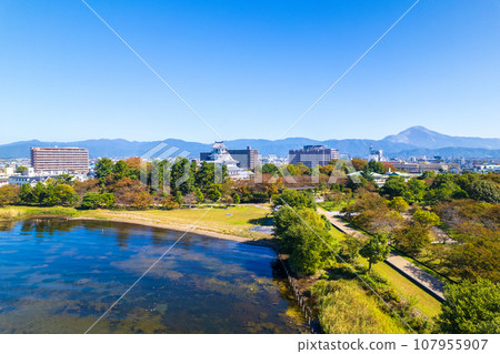 無人機攝影 | 長濱市琵琶湖畔的長濱城和伊吹山的空拍 | 滋賀縣長濱市 107955907