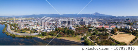 全景 | 無人機 | 長濱市琵琶湖畔的長濱城與伊吹山鳥瞰圖 | 滋賀郡長濱市 107955916