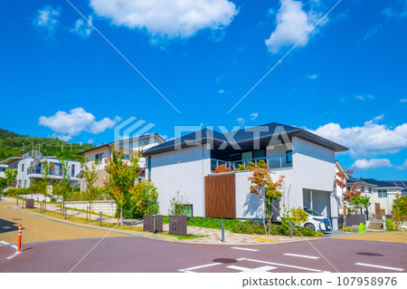 A quiet town with no telephone poles 107958976