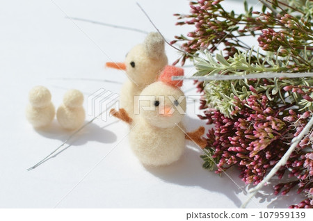 Felt snowman, Fujibakama, and Westringia bouquet 107959139