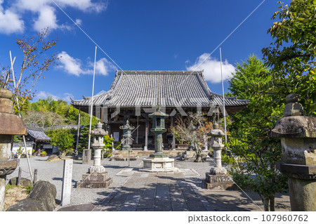 Anataji Temple Main Hall (Kameoka City, Kyoto Prefecture) Anataji Temple Main Hall (Kameoka City, Kyoto Prefecture) 107960762
