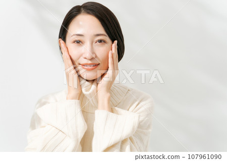 A woman in a white sweater 107961090