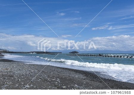 Mochimune Beach in Shizuoka City facing Suruga Bay Mochimune Beach in Shizuoka City facing Suruga Bay 107961988