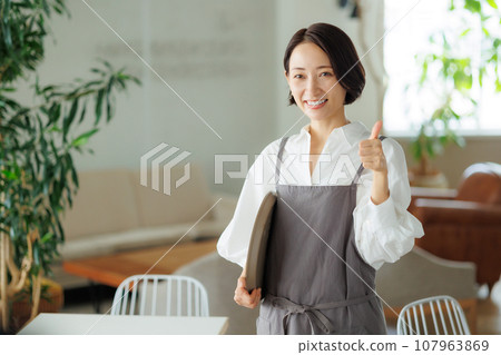 Cafe clerk Cafe clerk 107963869