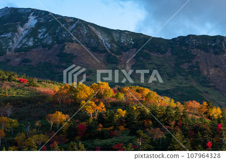 Hokkaido Autumn leaves of Tokachidake mountain range (evening view) 107964328