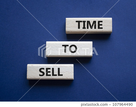 Time to Sell symbol. Concept words Time to Sell on wooden blocks. Beautiful deep blue background. Business and Time to Sell concept. Copy space. 107964490