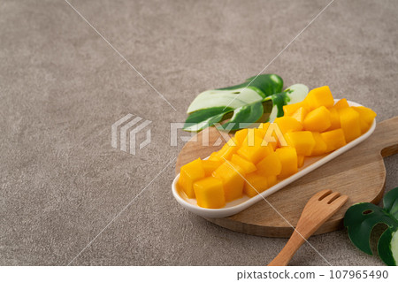 芒果 陽光 水果 台灣 Taiwan fruit mango マンゴー 107965490