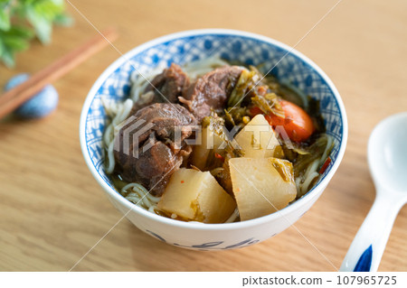 牛肉麵 牛肉 麵 麵條 Beef noodle soup ビーフヌードル 107965725