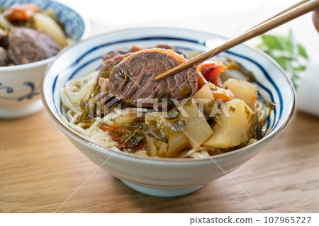 牛肉麵 牛肉 麵 麵條 Beef noodle soup ビーフヌードル 107965727