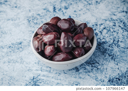 ceramic bowl with some kalamata olives 107966147