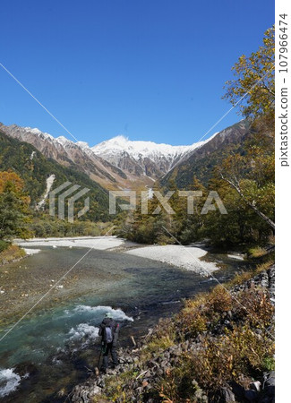 The Hotaka Mountain Range shines in the autumn leaves The Hotaka Mountain Range shines in the autumn leaves 107966474