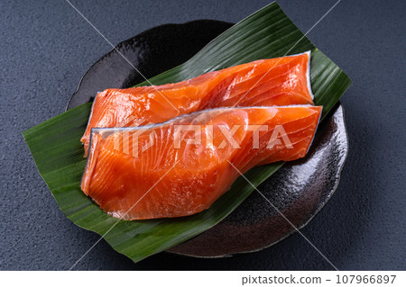 Autumn salmon (fillet) 107966897