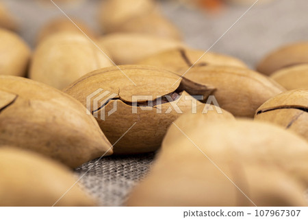 Unpeeled crunchy pecans close up 107967307