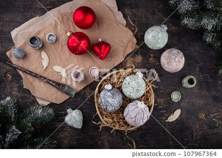 Process of reworking and reusing Christmas toys 107967364