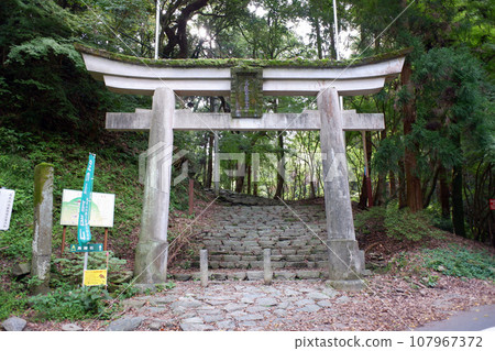 福岡縣久留米市高良大社二野鳥居 107967372