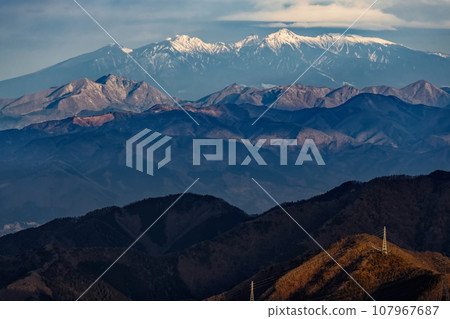 從光峠和海雲山看到的早晨的八岳 從光峠和海雲山看到的早晨的八岳 107967687