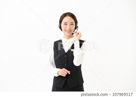 穿制服的女性經營者 107969517