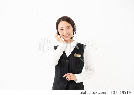 穿制服的女性經營者 107969519