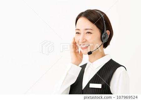 Female business operator in uniform 107969524
