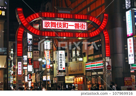 新宿歌舞伎町一番街劇場街 107969916