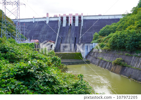 Shallow Ishikawa Dam (gravity type concrete dam) 107972205