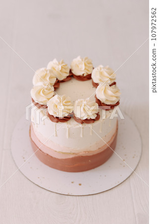 White and pink cake with cream roses 107972562