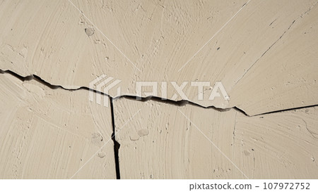 破裂的石膏板 107972752