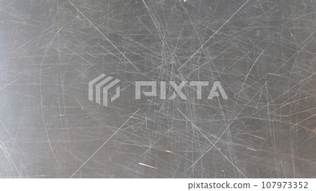 表面有刮痕的金屬 表面有刮痕的金屬 107973352