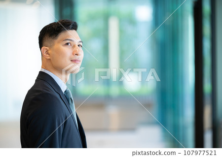 穿西裝的男人 穿西裝的商人 107977521